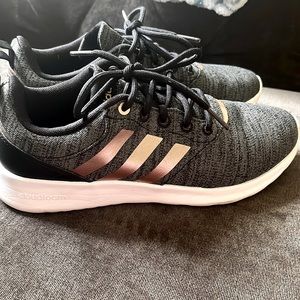 Woman’s Adidas cloudfoam super running shoes